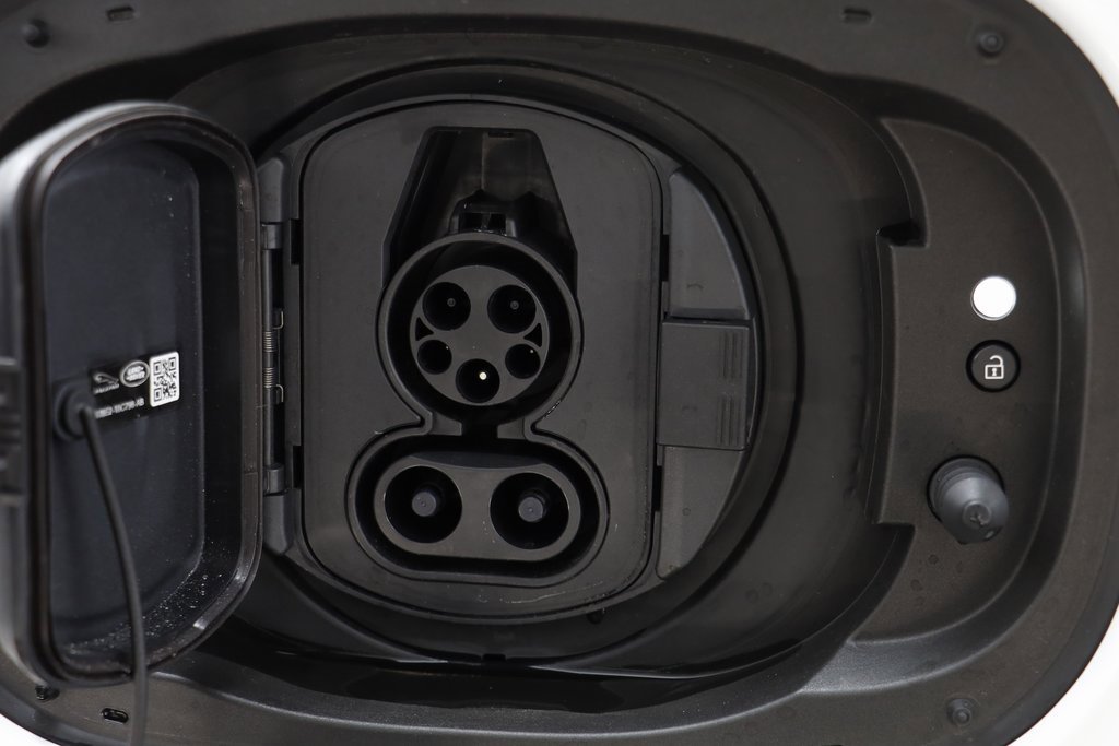 New 2025 Land Rover Range Rover SE image 5