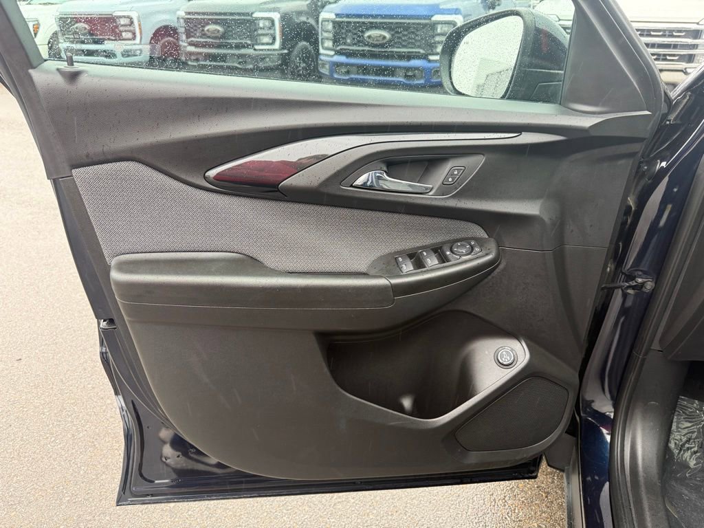 Used 2021 Chevrolet TrailBlazer LT w/ Sun and Liftgate Package image 9