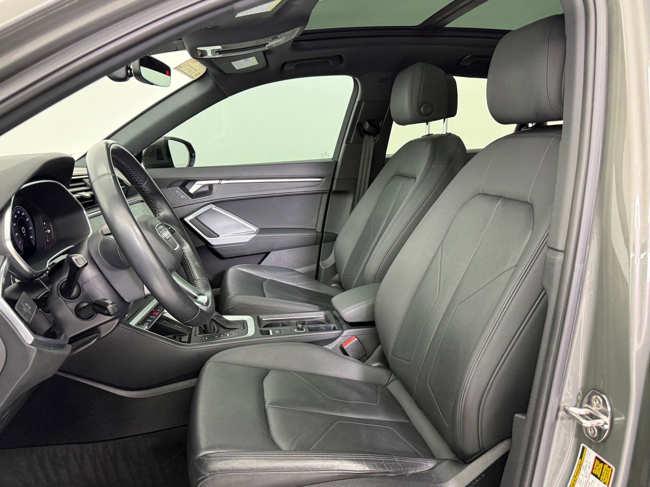 Used 2020 Audi Q3 2.0T Premium Plus w/ Premium Plus Package image 5