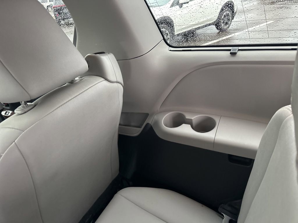 Used 2020 Toyota Sienna Limited Premium w/ Carpet Mat Package image 33