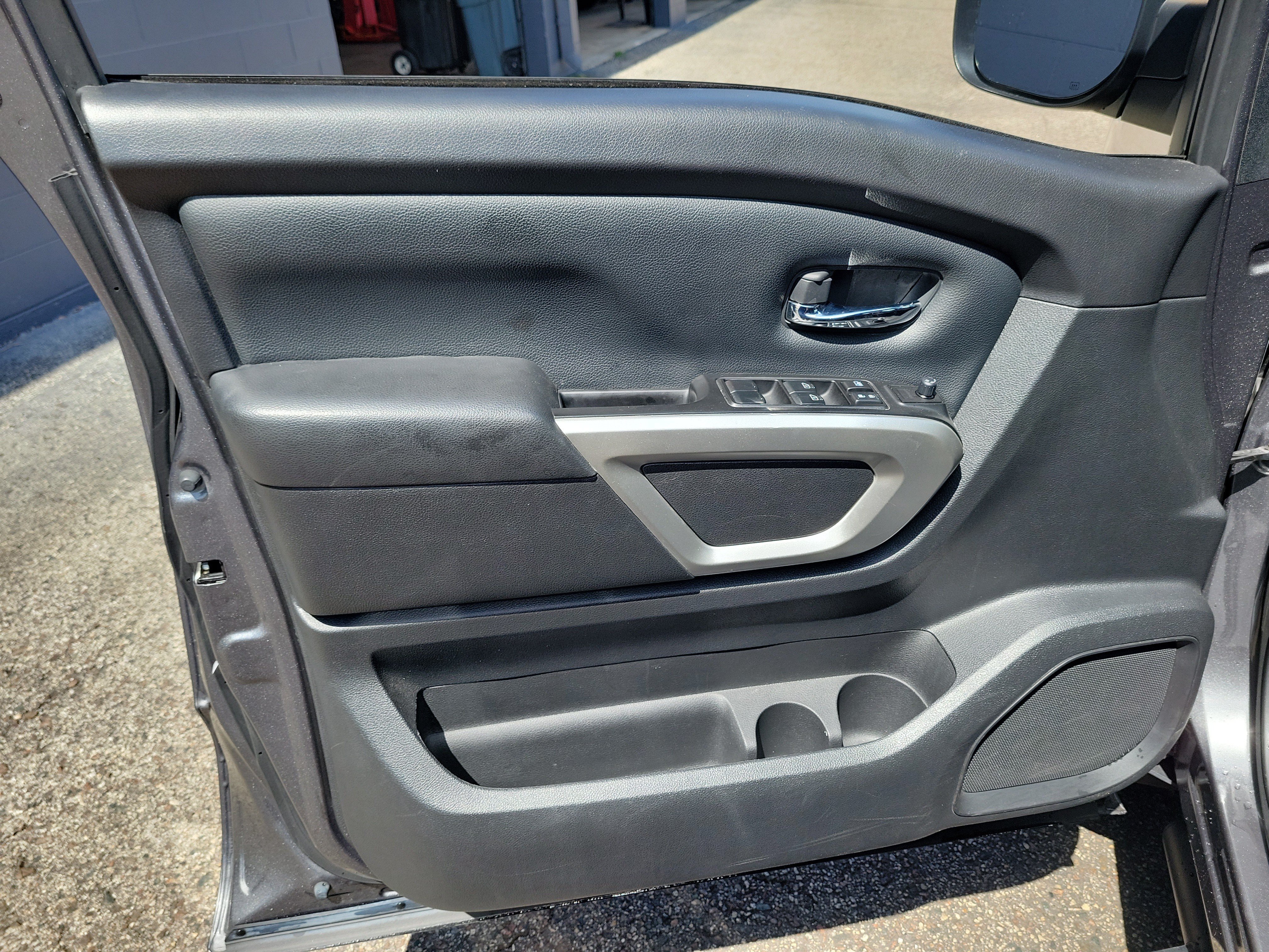 Certified 2024 Nissan Titan SV w/ SV Convenience Package RWD image 8