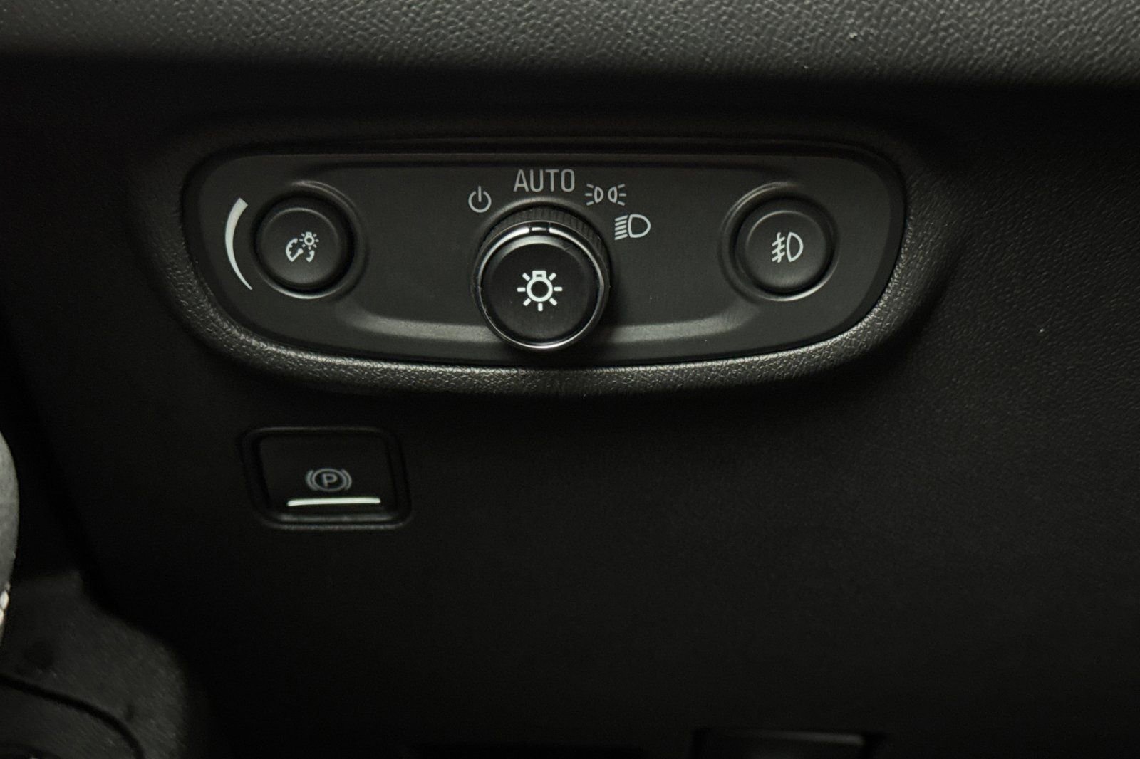 Certified 2024 GMC Terrain SLT image 30