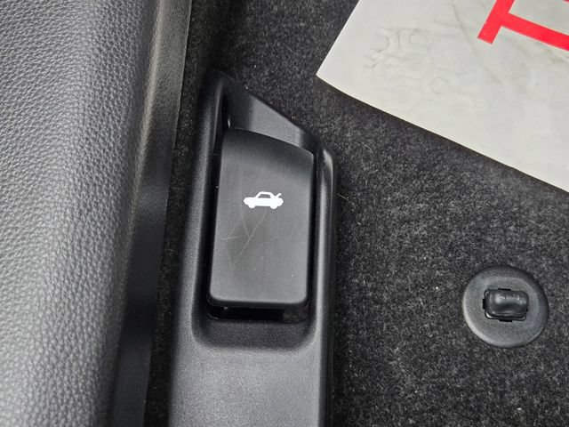 Used 2021 Toyota Corolla LE w/ Carpet Mat Package (TMS) FWD image 15