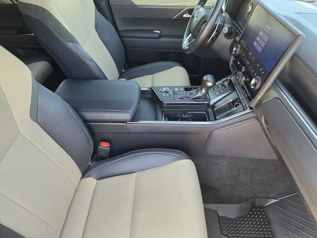 Used 2025 Lexus GX 550 AWD/4WD image 12