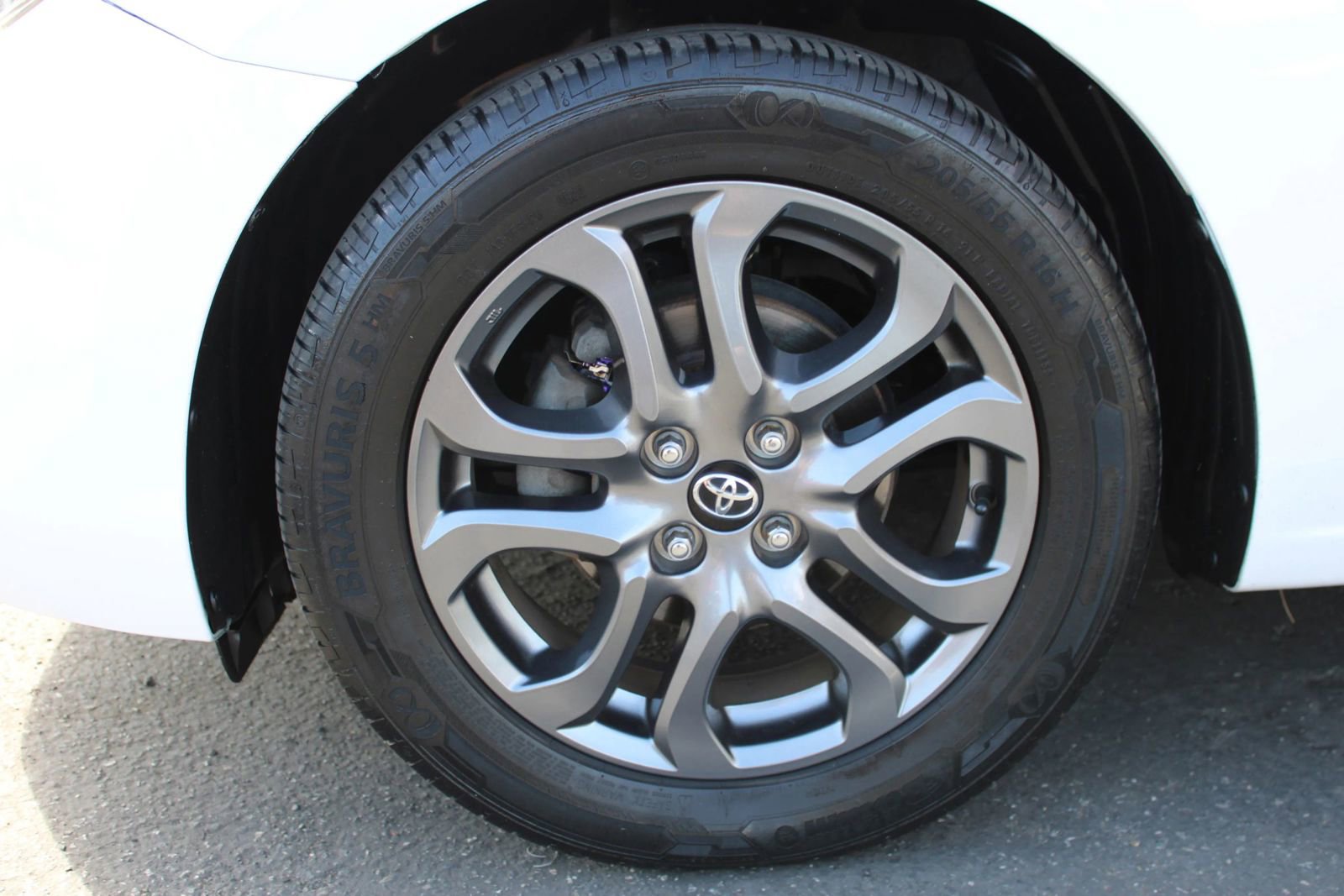 Used 2019 Toyota Yaris LE FWD image 6