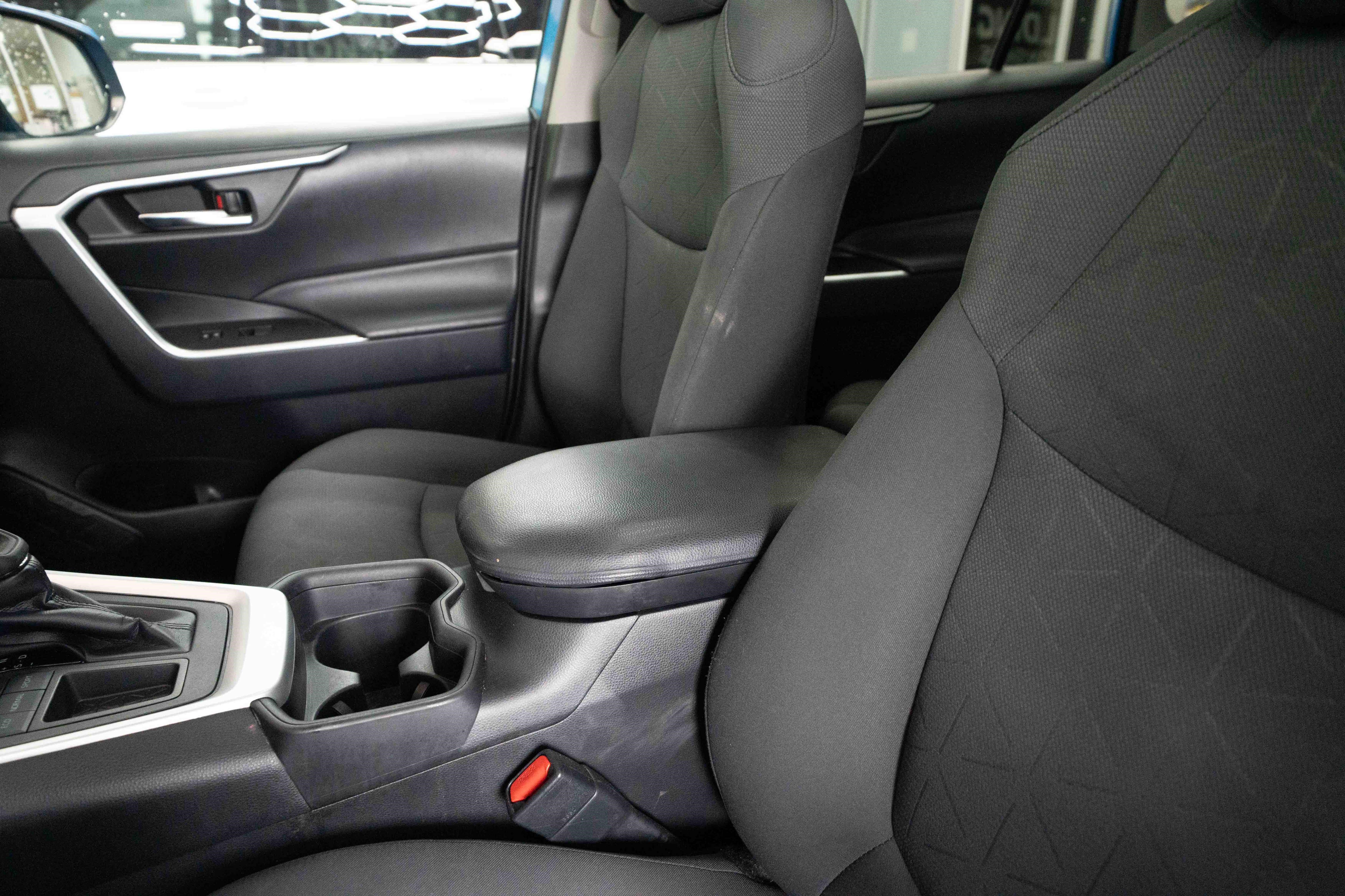 Used 2019 Toyota RAV4 XLE FWD image 10