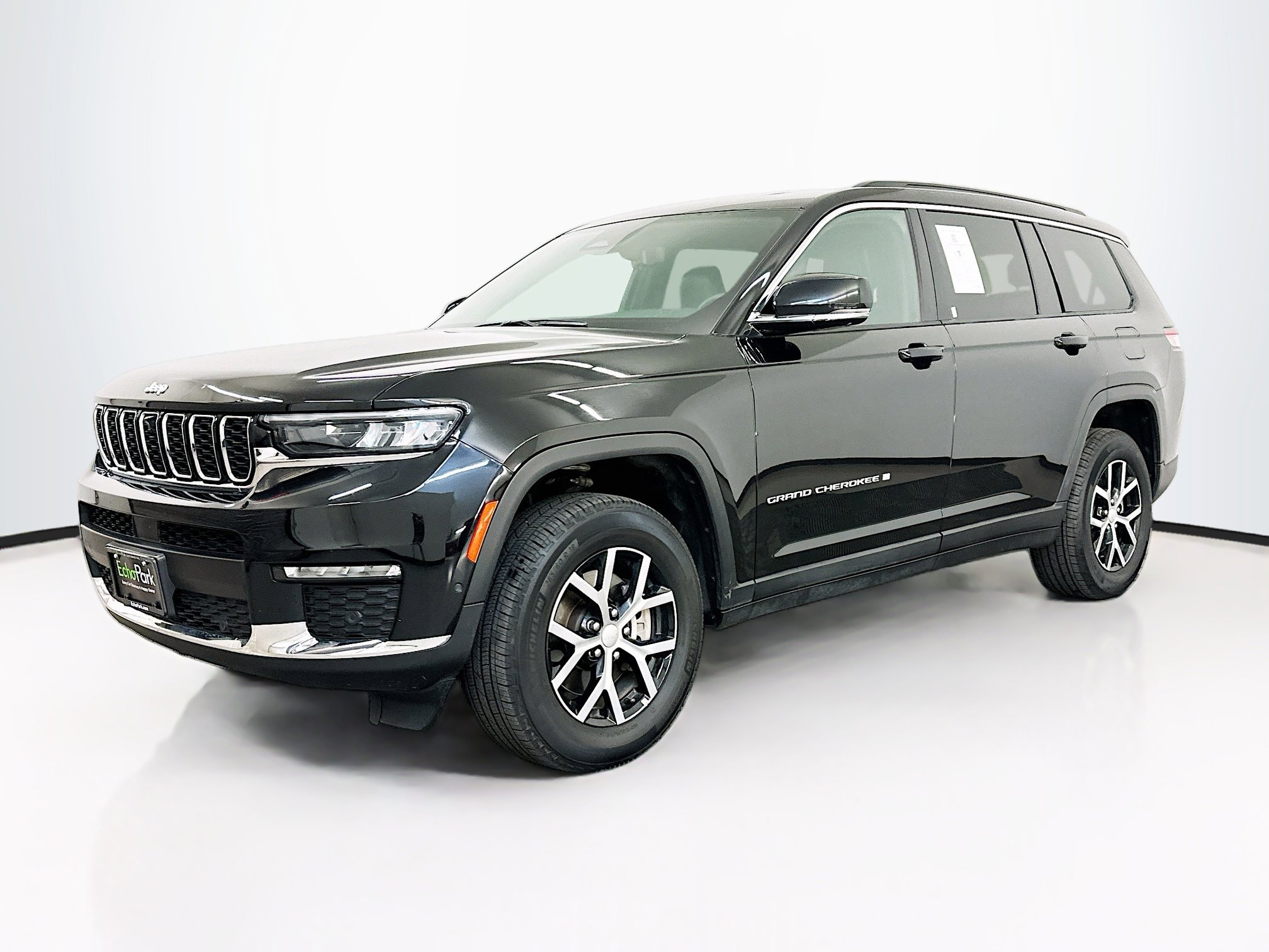 Used 2024 Jeep Grand Cherokee L Limited w/ Luxury Tech Group II image 3