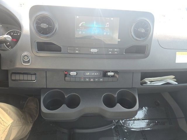 Used 2023 Mercedes-Benz Sprinter 3500 image 19