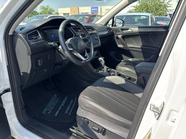 Certified 2024 Volkswagen Tiguan SE w/ Panoramic Sunroof Package AWD/4WD image 10