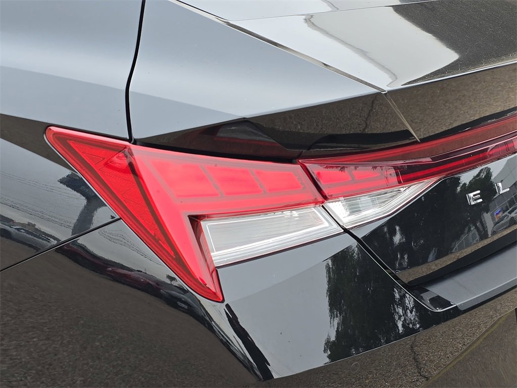 Certified 2022 Hyundai Elantra Limited image 33