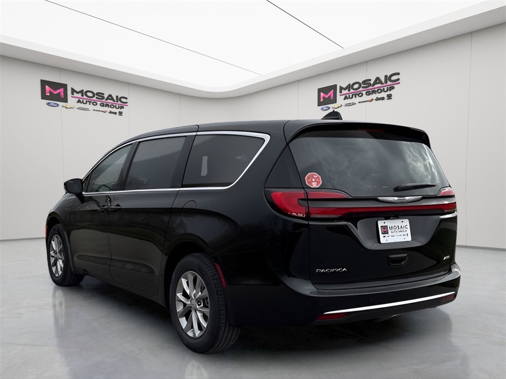 New 2026 Chrysler Pacifica Select image 6