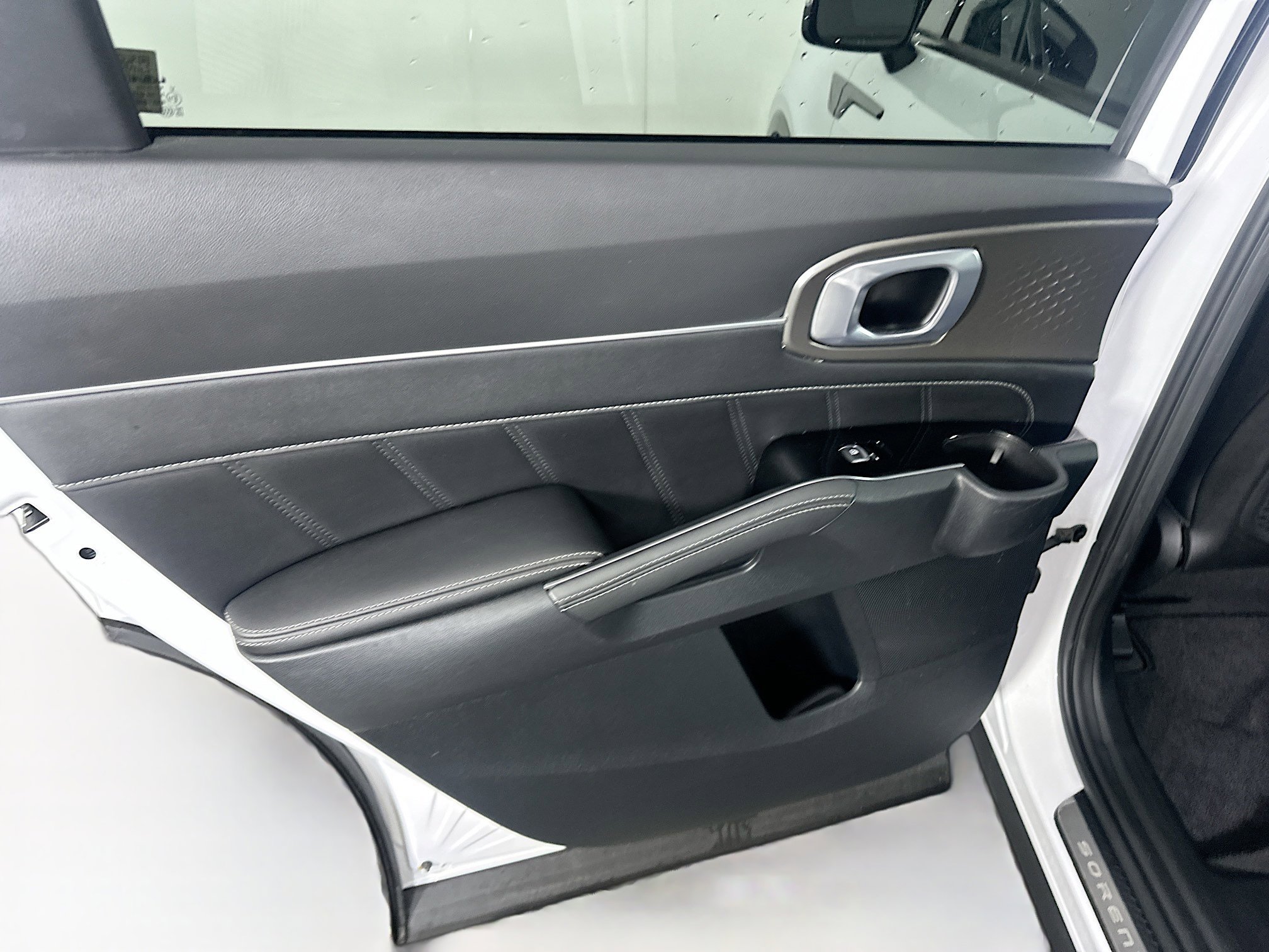 Used 2023 Kia Sorento SX image 27