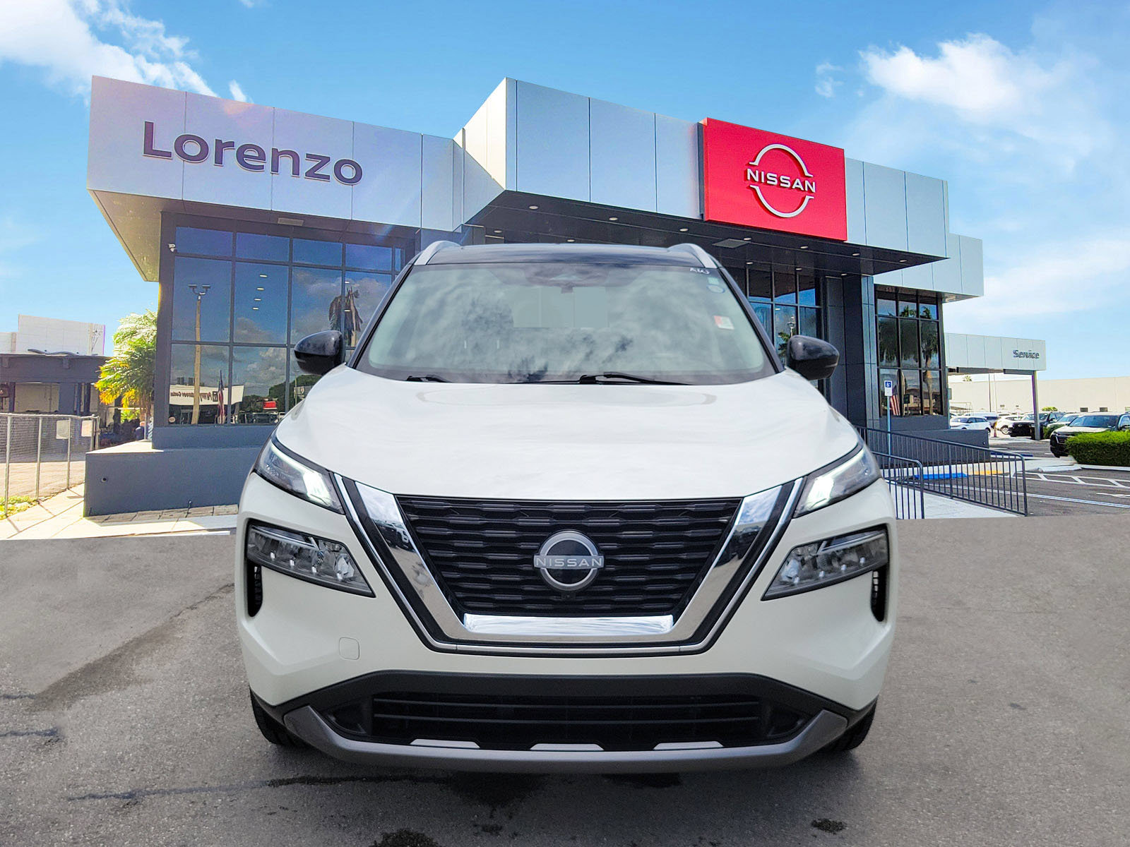 Used 2023 Nissan Rogue SL AWD/4WD image 2