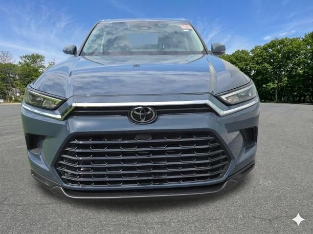 Used 2025 Toyota Grand Highlander AWD image 3