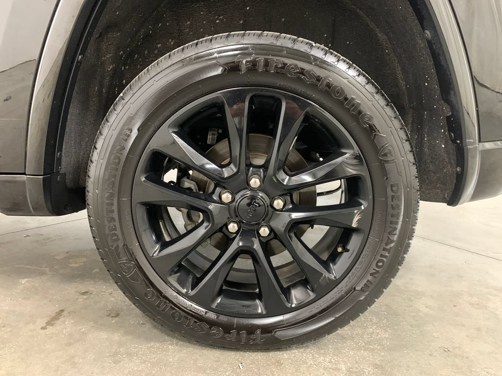 Used 2020 Jeep Grand Cherokee Altitude AWD/4WD image 23
