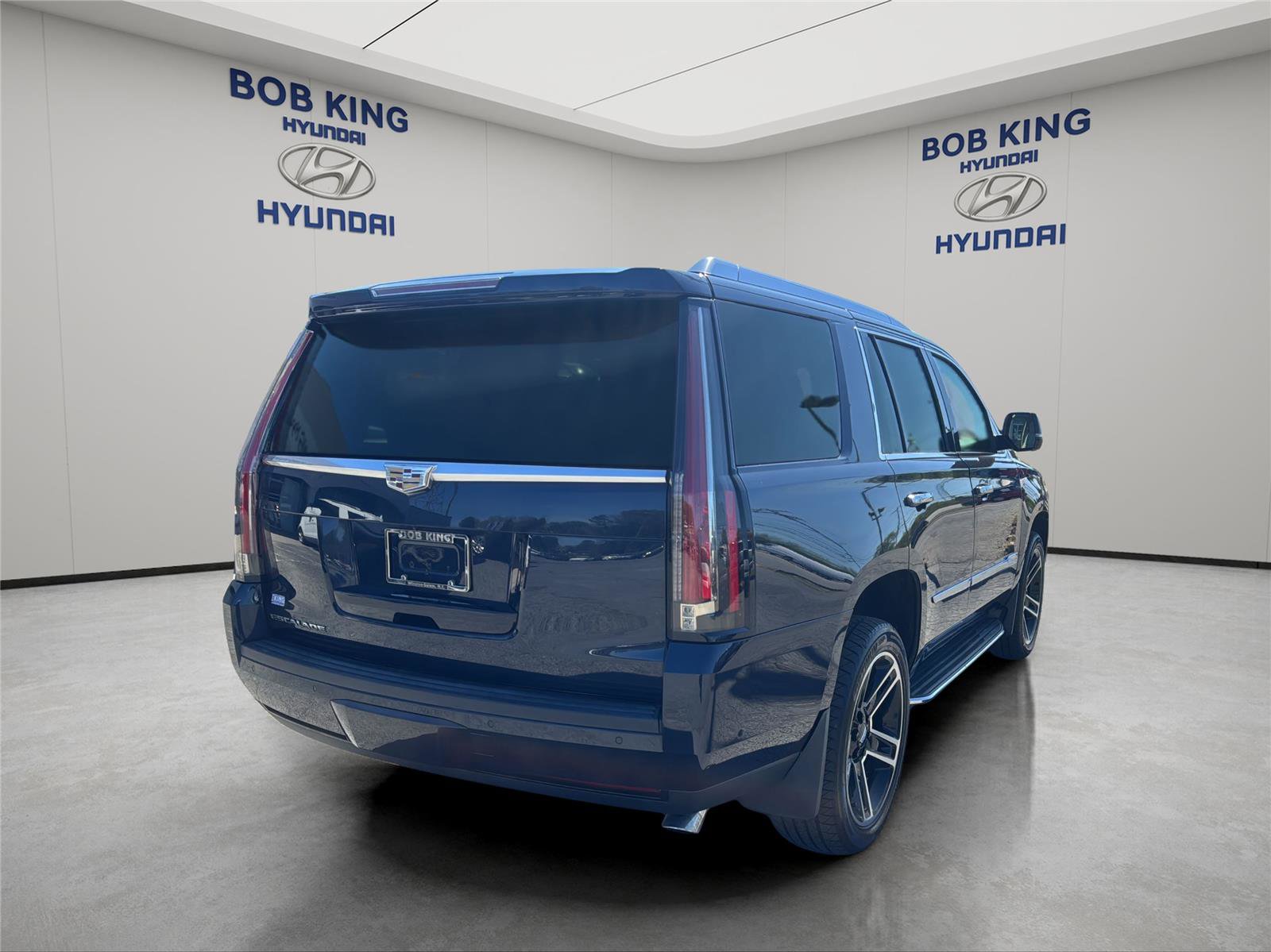 Used 2017 Cadillac Escalade 4WD w/ LPO, Radiant Package image 5