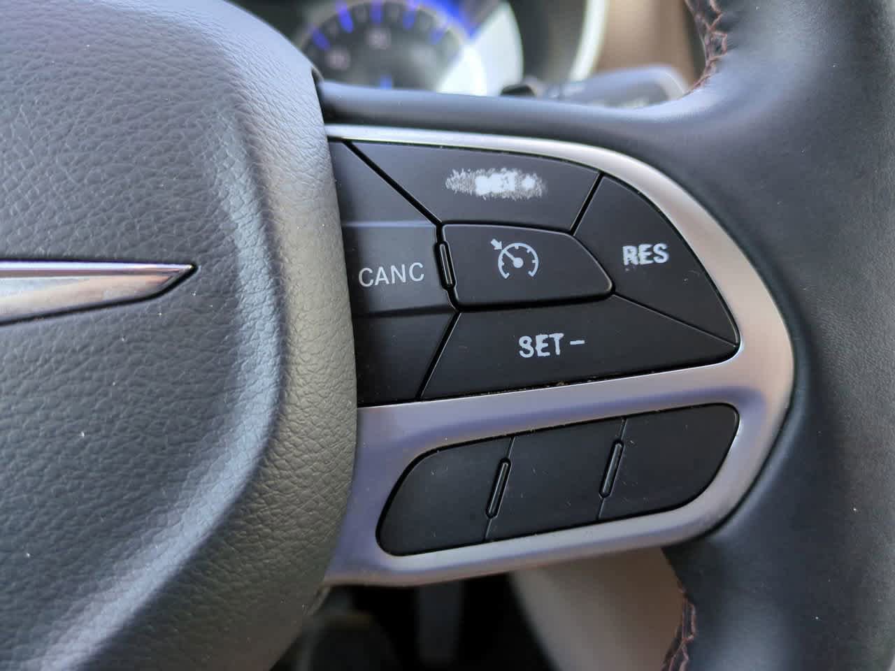 Used 2017 Chrysler Pacifica Touring-L FWD image 24