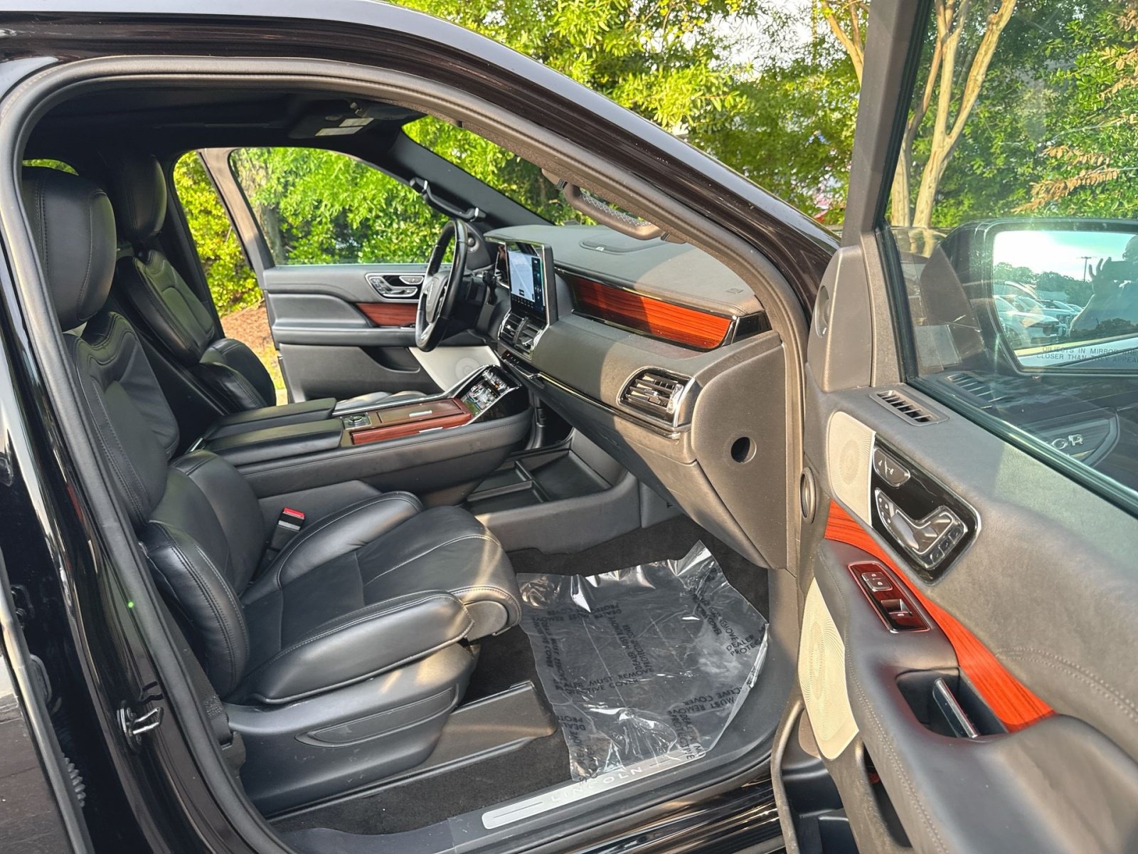 Used 2022 Lincoln Navigator L Reserve AWD/4WD image 38