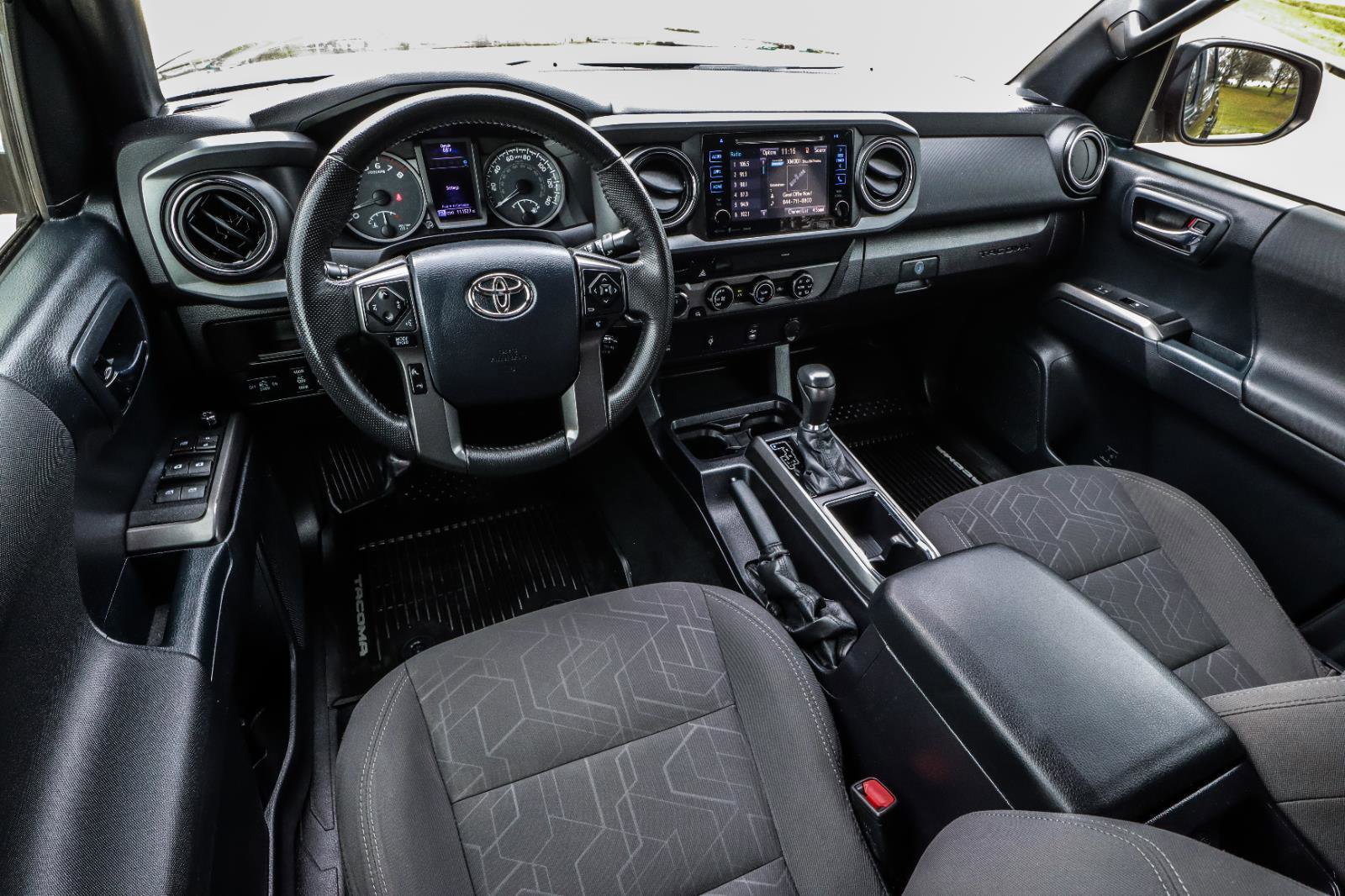 Used 2017 Toyota Tacoma TRD Off-Road w/ Tow Package (A/T) AWD/4WD image 24