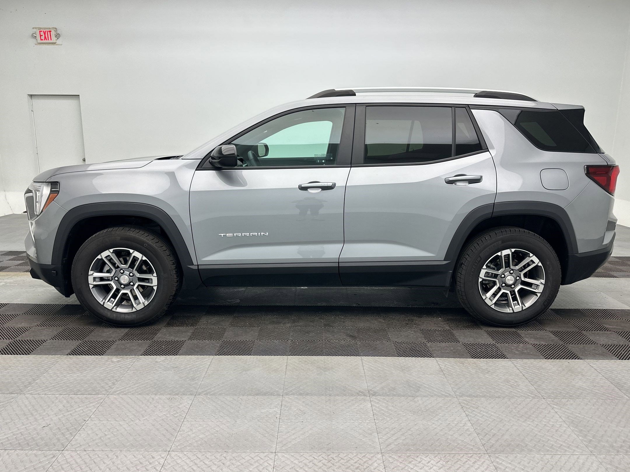 Certified 2025 GMC Terrain Elevation w/ Elevation Premium Package AWD/4WD image 2