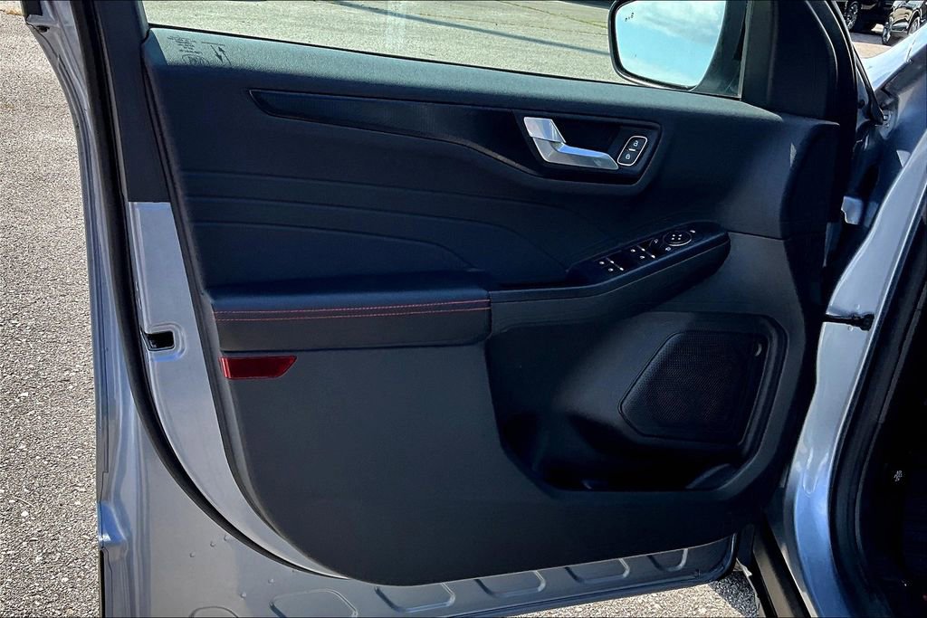 Used 2022 Ford Escape SEL w/ SEL Stealth AWD Package image 25