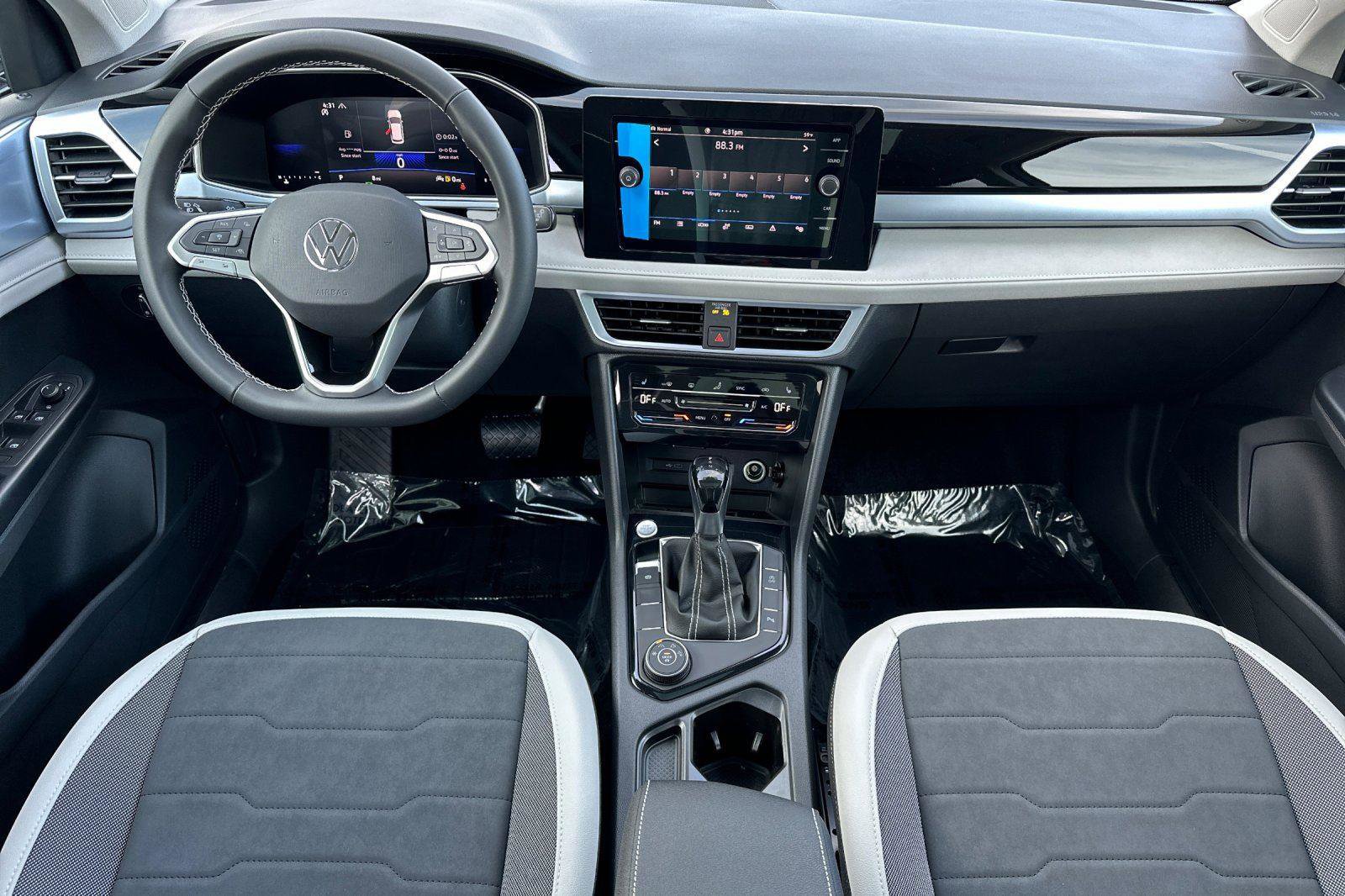 New 2026 Volkswagen Taos SE image 12