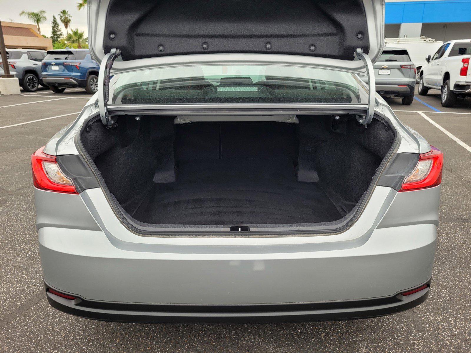 Used 2025 Toyota Camry LE FWD image 27