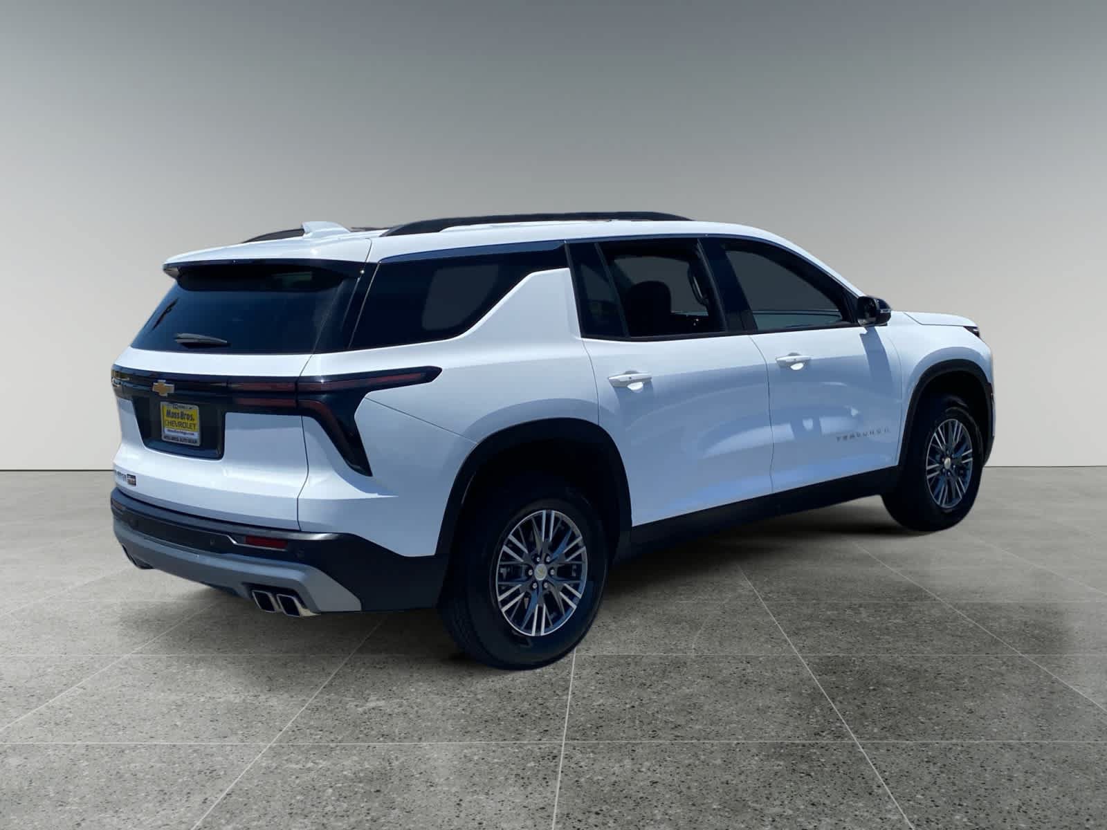 Used 2025 Chevrolet Traverse LT FWD image 5