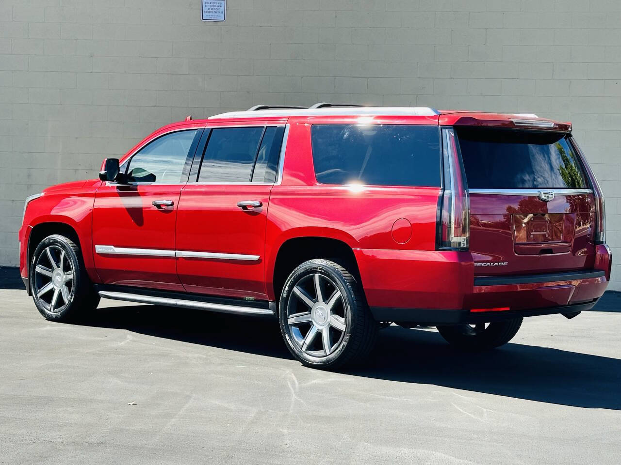 Used 2015 Cadillac Escalade ESV Luxury AWD/4WD image 5