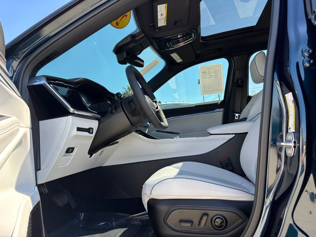 Used 2025 Jeep Wagoneer S Limited image 10