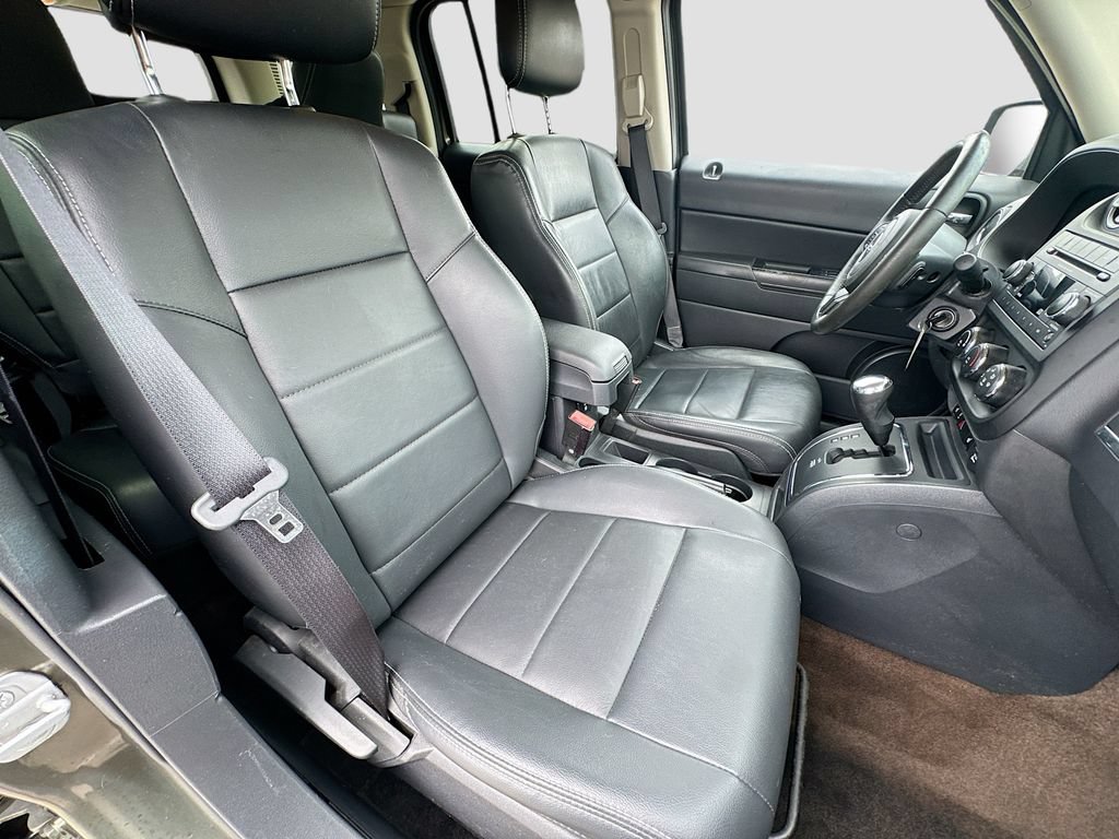 Used 2015 Jeep Patriot High Altitude FWD image 30