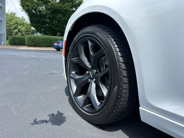 Used 2022 Chrysler 300 S w/ Comfort Group RWD image 11