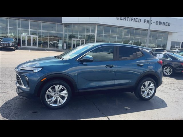 Certified 2024 Buick Encore GX Preferred w/ Comfort Package AWD/4WD image 5