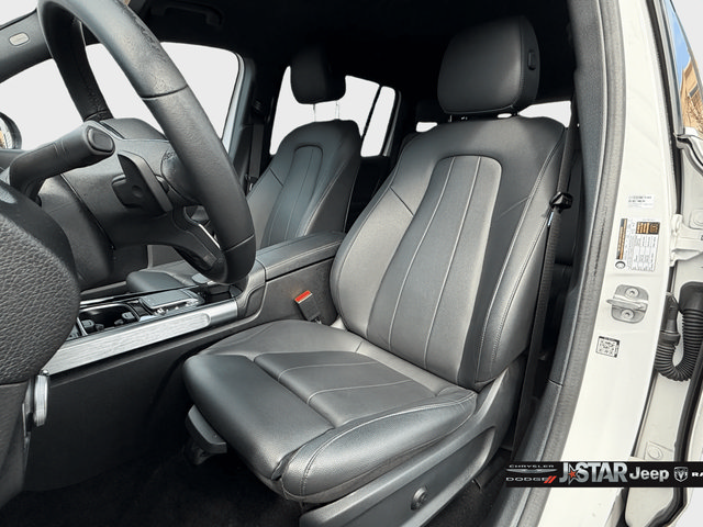 Used 2023 Mercedes-Benz EQB 300 4MATIC image 12