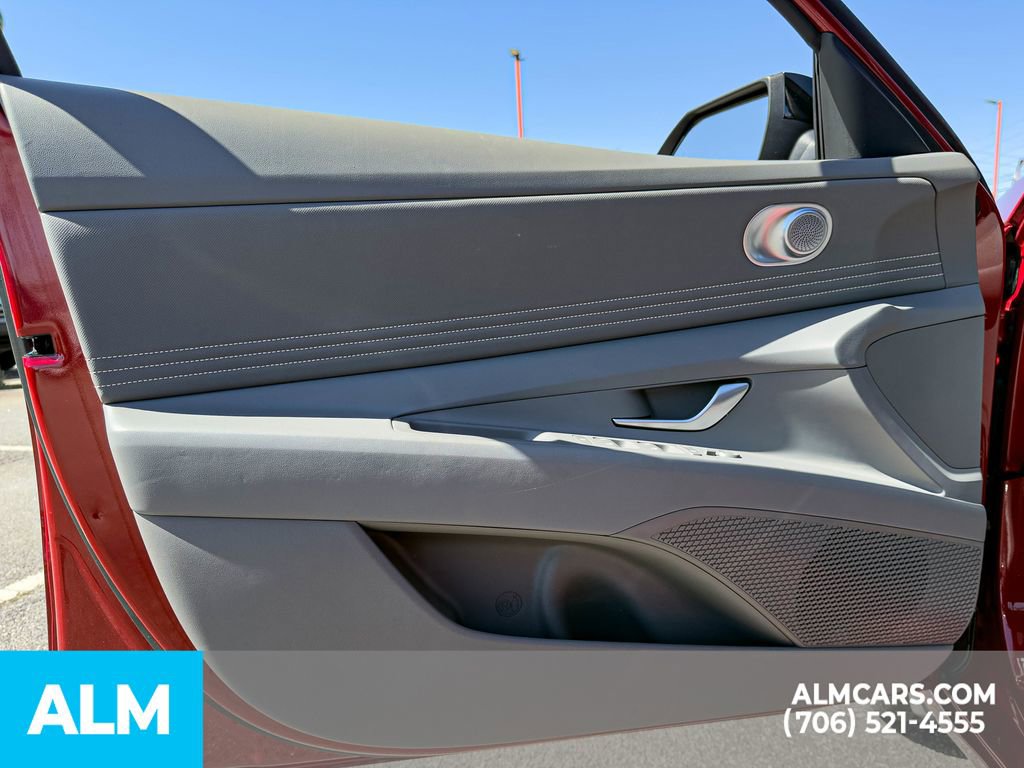 Certified 2025 Hyundai Elantra Sport image 8