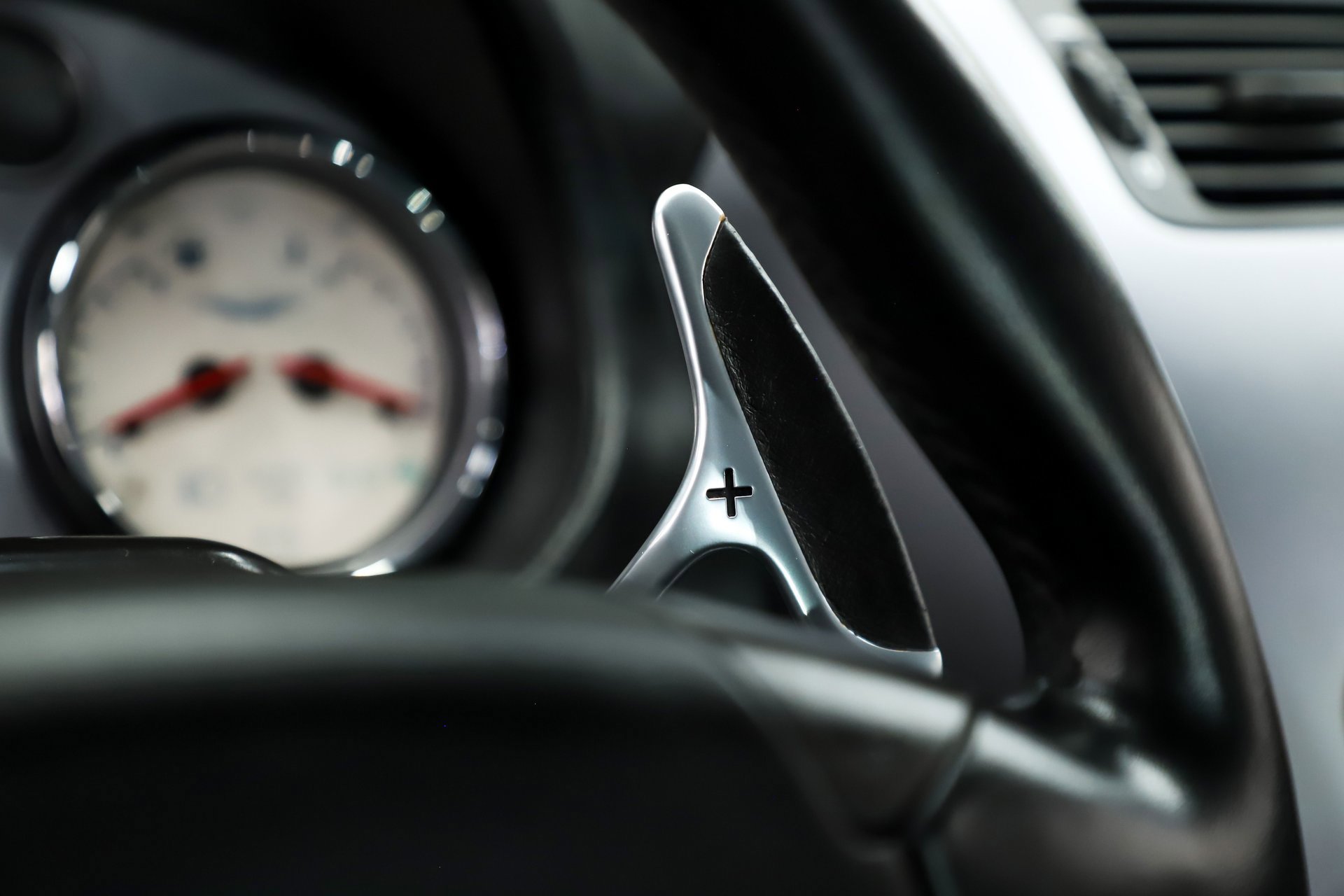 Used 2003 Aston Martin Vanquish image 21