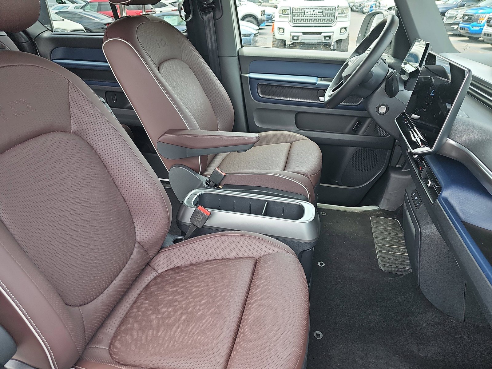 Used 2025 Volkswagen ID. Buzz Pro S RWD image 10