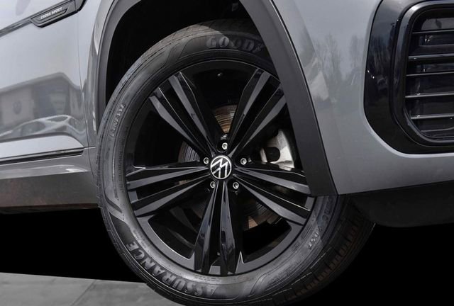 Certified 2023 Volkswagen Atlas Cross Sport SEL R-Line image 3