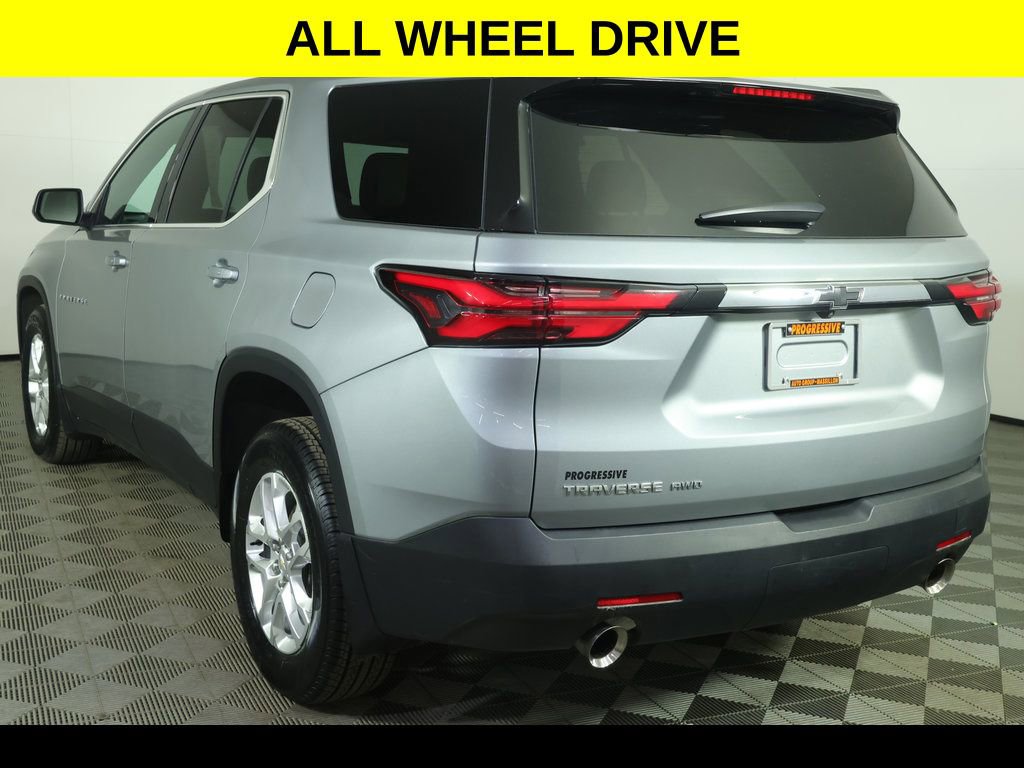 Used 2023 Chevrolet Traverse LS image 4