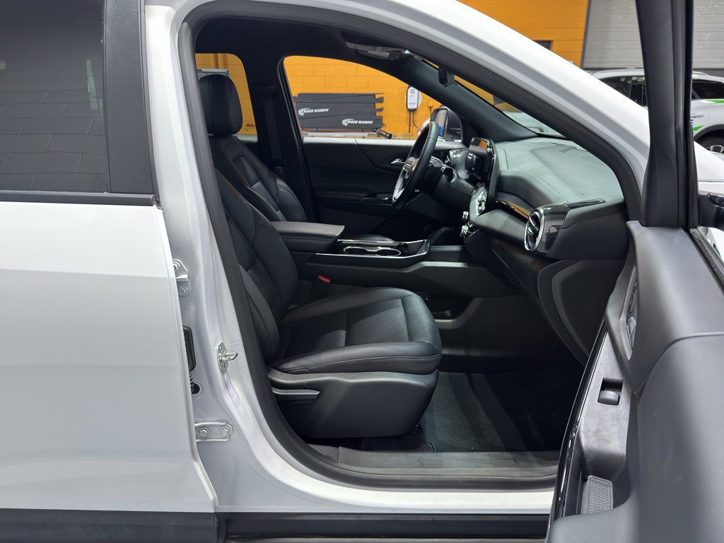 Used 2025 Chevrolet Equinox LT w/ Convenience Package II image 19