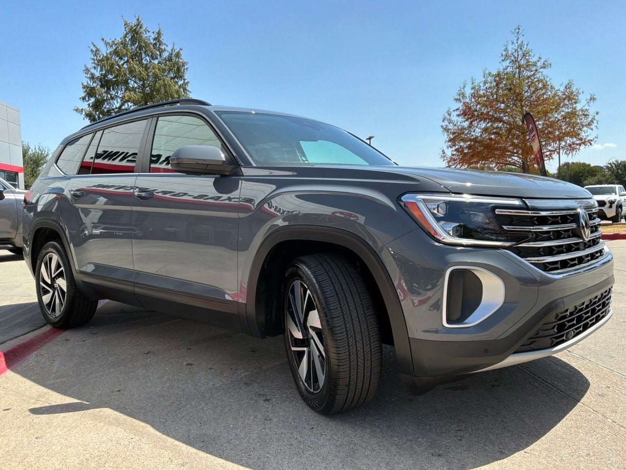 Used 2026 Volkswagen Atlas SE AWD/4WD image 4