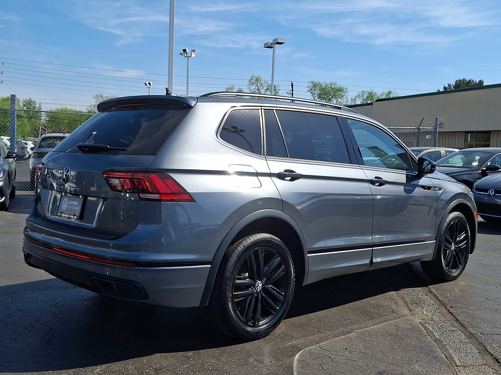 Certified 2022 Volkswagen Tiguan SE R-Line image 6