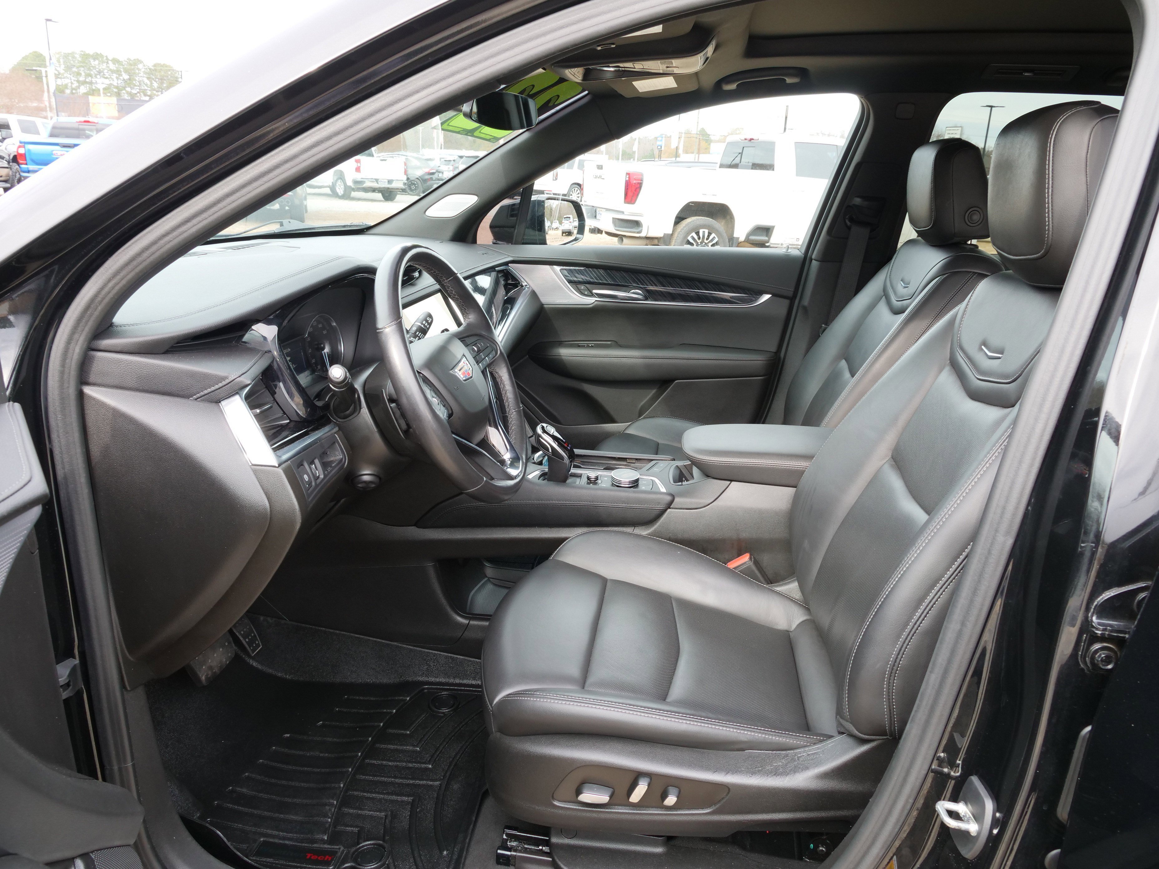 Certified 2022 Cadillac XT6 Premium Luxury image 17