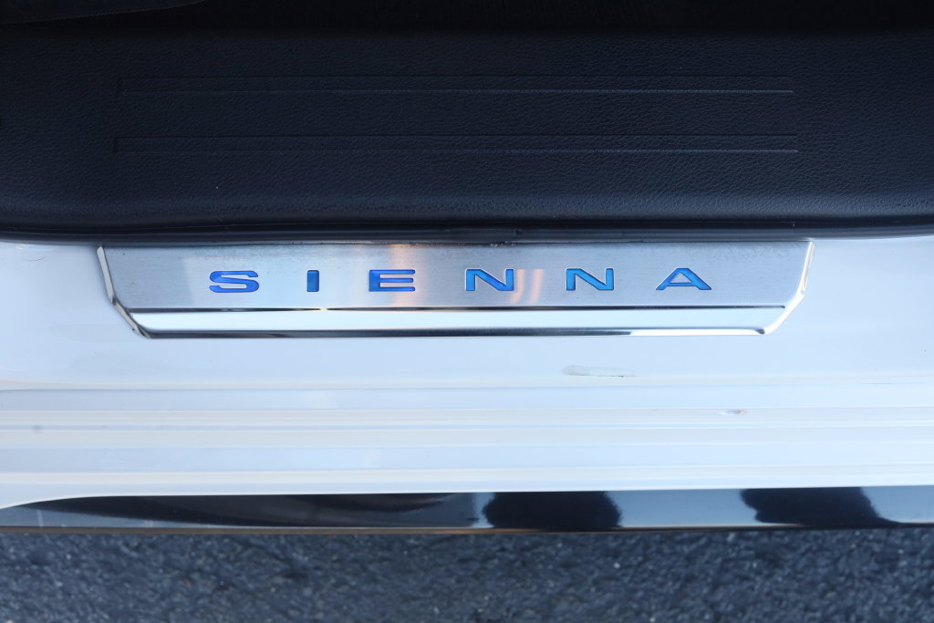 Used 2025 Toyota Sienna Platinum AWD/4WD image 36