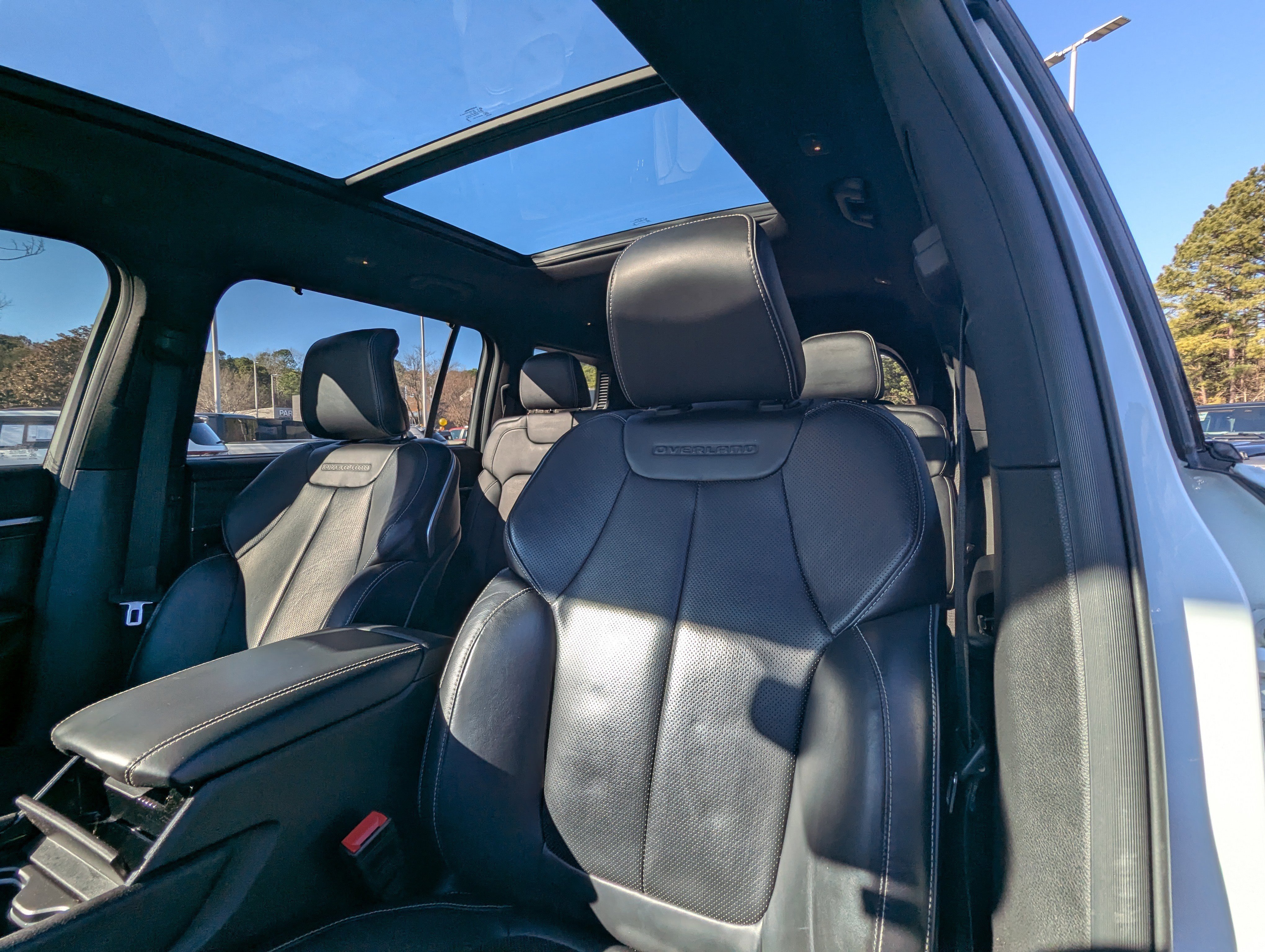 Certified 2022 Jeep Grand Cherokee L Overland w/ Advanced Protech Group III image 8