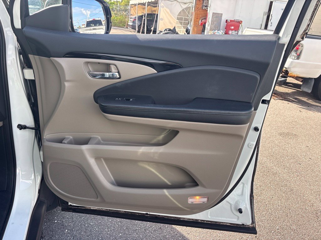 Used 2017 Honda Pilot Touring image 25