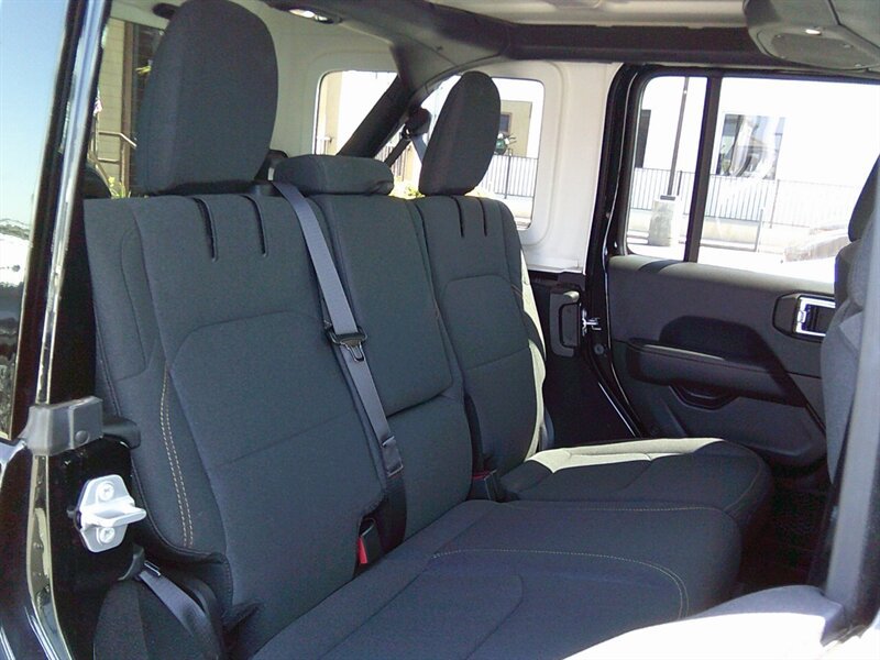 Used 2023 Jeep Wrangler Unlimited Sahara AWD/4WD image 17