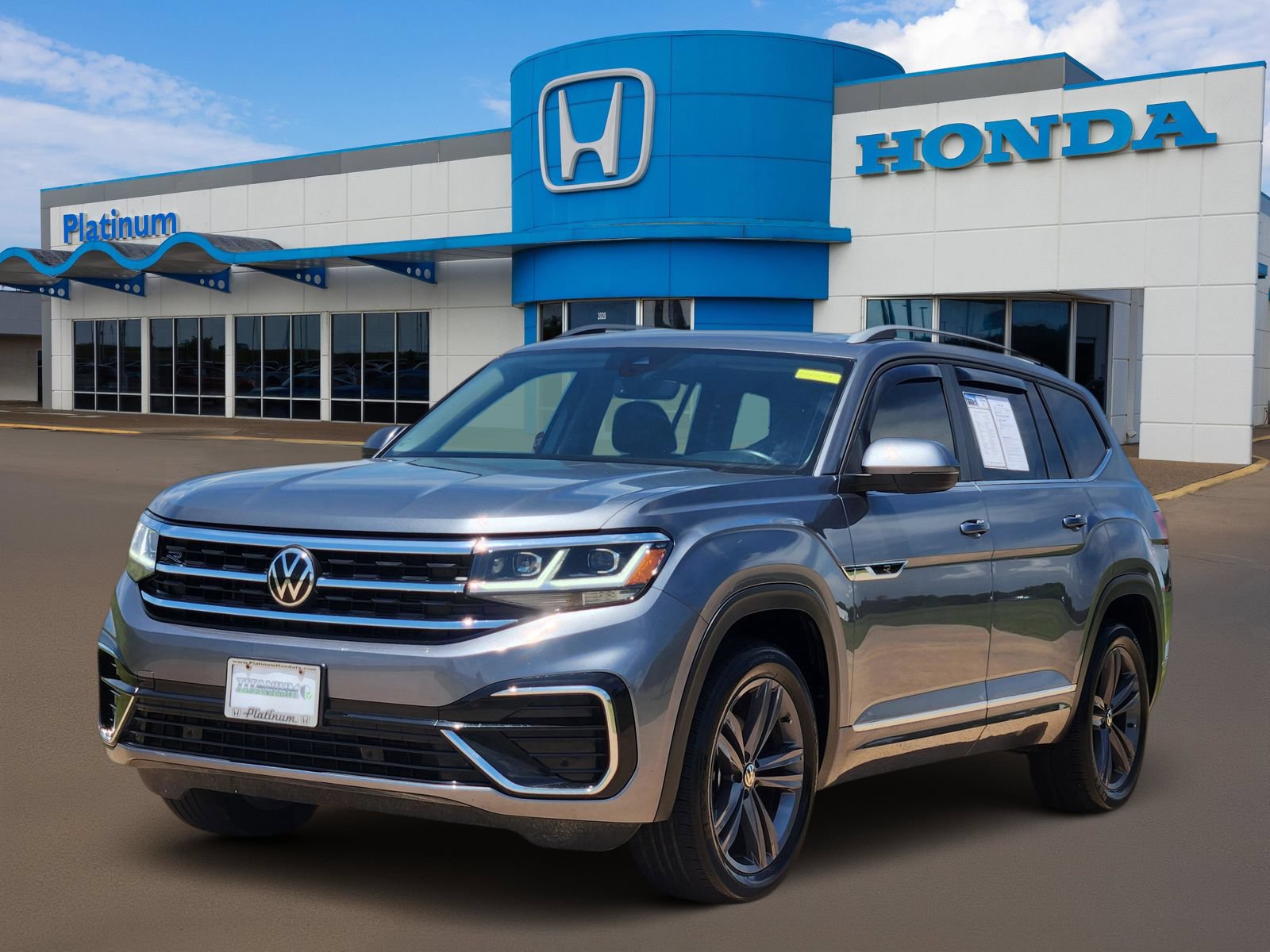 Used 2022 Volkswagen Atlas SEL R-Line AWD/4WD image 2
