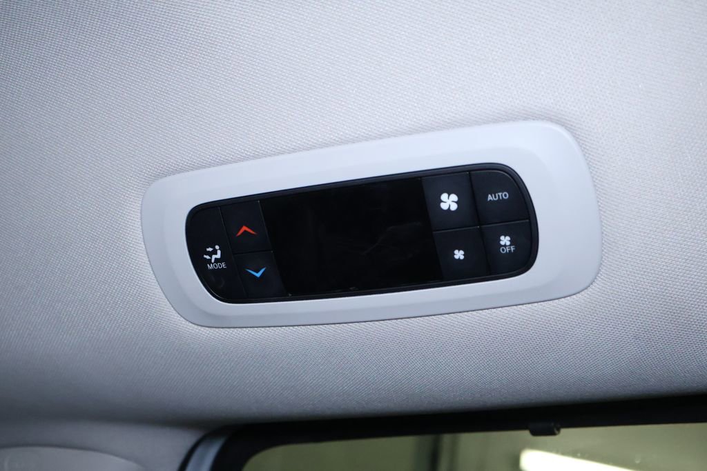 Used 2024 Chrysler Pacifica Touring-L image 17