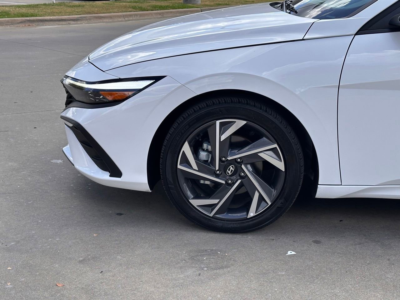 Certified 2025 Hyundai Elantra Sport w/ Cargo Package image 7